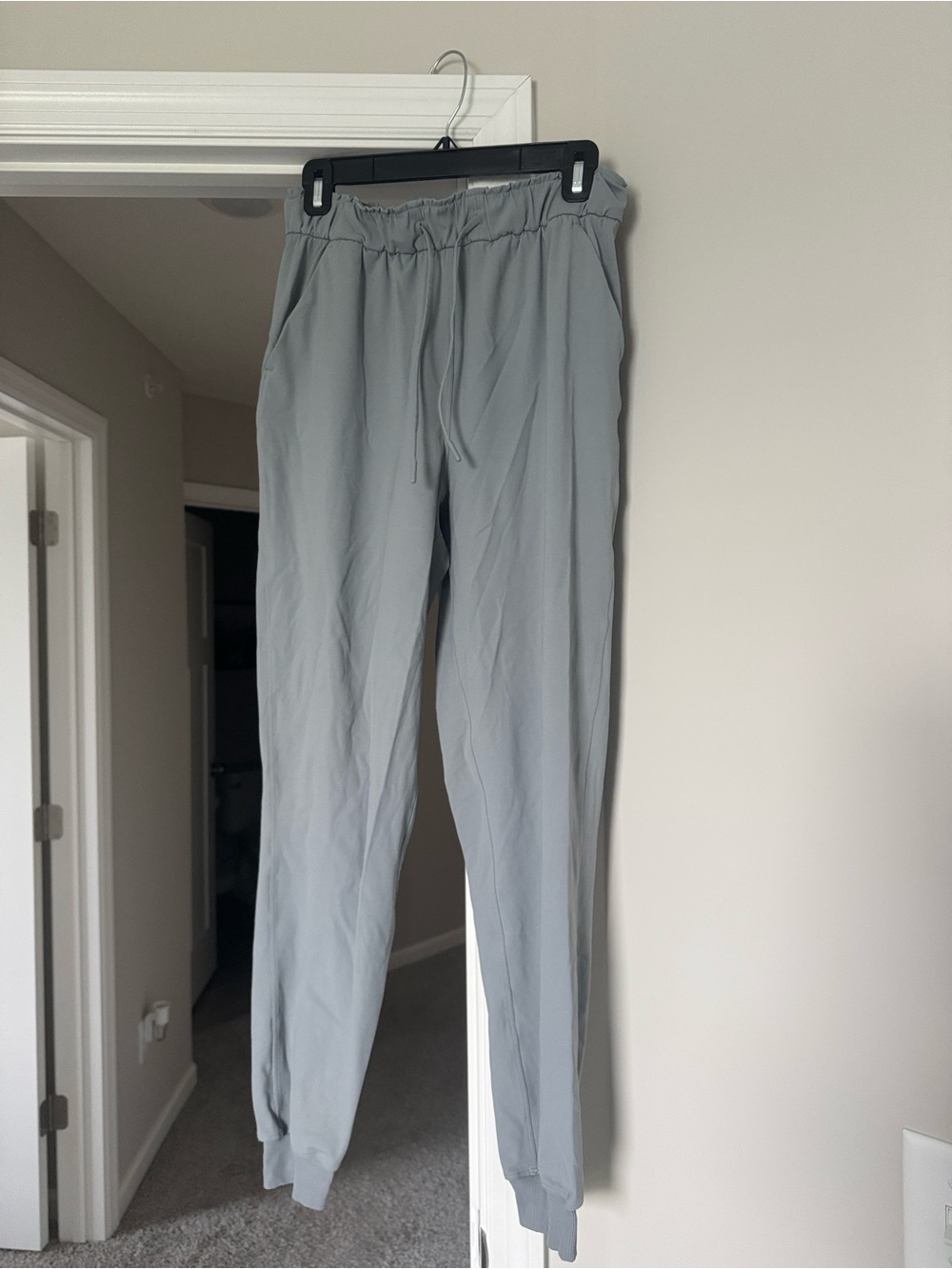 lululemon On the Fly Jogger in Silverstone/Light Grey